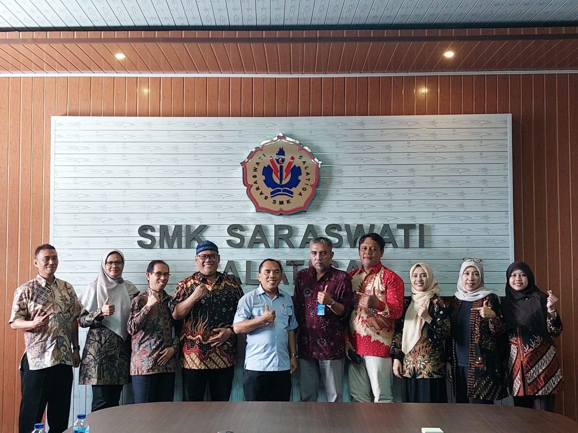 Vokasi Lakukan Acara Teaching Factory (TEFA) ke SMK Saraswati
